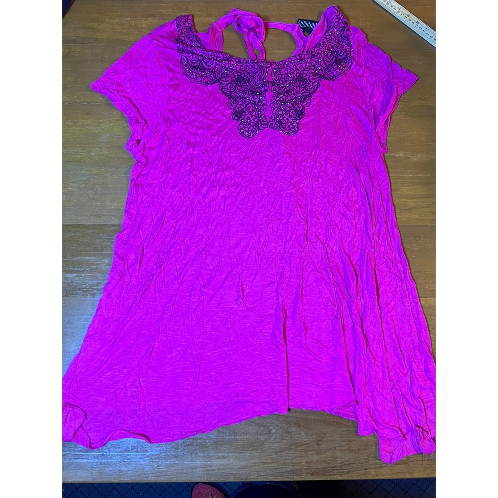 New Directions Woman 2X Magenta Black Floral Studded Sharkbite Boho Tunic